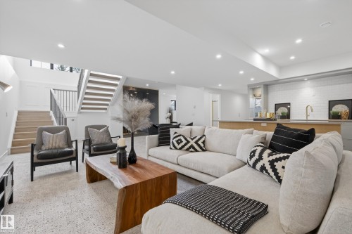 14320 Mackenzie Drive, Edmonton, AB - Indoor Photo Showing Living Room
