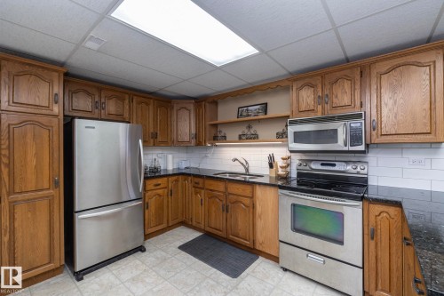 Plenty of cupboards, upper & lower ample counter space for prep/serving and cleanup - 57524 Range Road 270, Rural Westlock County, AB - Indoor Photo Showing Kitchen With Double Sink