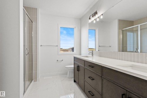 2124 Muckleplum Crescent, Edmonton, AB - Indoor Photo Showing Bathroom
