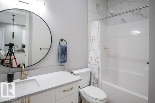 101 7471 May Common, Edmonton, AB - Indoor Photo Showing Bathroom