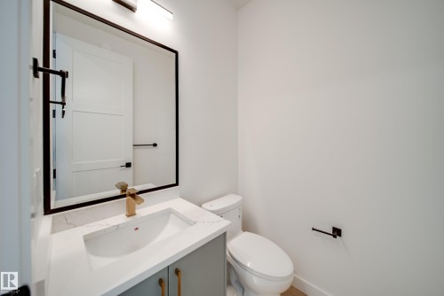 24 Blackbird Bend, Fort Saskatchewan, AB - Indoor Photo Showing Bathroom