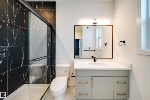24 Blackbird Bend, Fort Saskatchewan, AB - Indoor Photo Showing Bathroom