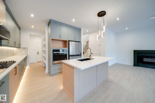 24 Blackbird Bend, Fort Saskatchewan, AB - Indoor Photo Showing Kitchen With Double Sink With Upgraded Kitchen