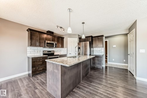3520 49 Avenue, Beaumont, AB - Indoor Photo Showing Kitchen With Upgraded Kitchen