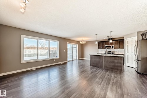 3520 49 Avenue, Beaumont, AB - Indoor Photo Showing Kitchen