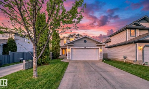 Traditional home featuring concrete driveway and a garage - 4604 202 Street, Edmonton, AB - Outdoor With Facade