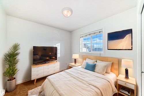 Bedroom with baseboards - 4604 202 Street, Edmonton, AB - Indoor Photo Showing Bedroom