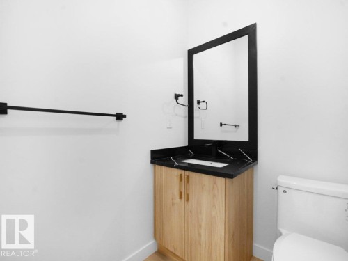 3312 Chickadee Dr, Edmonton, AB - Indoor Photo Showing Bathroom