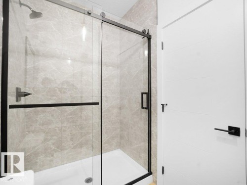 3312 Chickadee Dr, Edmonton, AB - Indoor Photo Showing Bathroom
