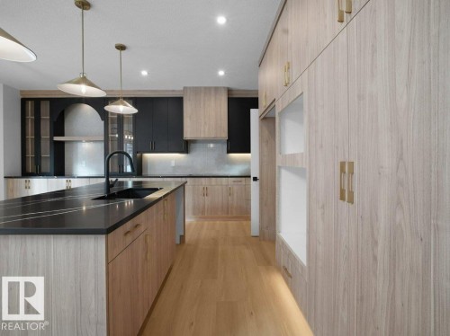 3312 Chickadee Dr, Edmonton, AB - Indoor Photo Showing Kitchen With Upgraded Kitchen