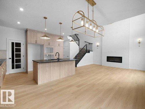 3312 Chickadee Dr, Edmonton, AB - Indoor Photo Showing Kitchen