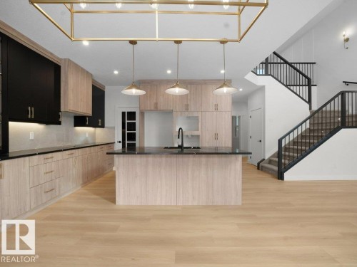 3312 Chickadee Dr, Edmonton, AB - Indoor Photo Showing Kitchen With Upgraded Kitchen