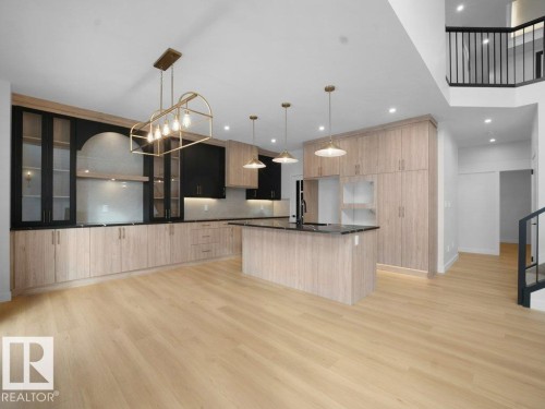 3312 Chickadee Dr, Edmonton, AB - Indoor Photo Showing Kitchen With Upgraded Kitchen