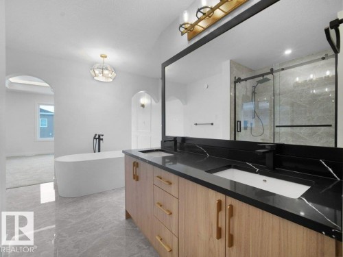 3312 Chickadee Dr, Edmonton, AB - Indoor Photo Showing Bathroom