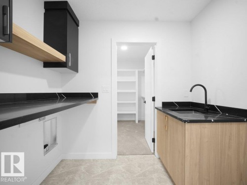 3312 Chickadee Dr, Edmonton, AB - Indoor