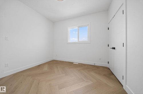Unfurnished room featuring parquet floors and baseboards - 132 29 Street, Edmonton, AB - Indoor Photo Showing Other Room