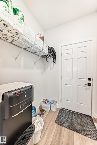 Laundry area with light wood-style floors and baseboards - 3569 Erlanger Link, Edmonton, AB - Indoor