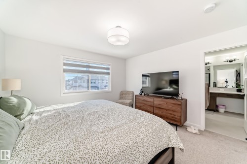 Bedroom featuring light carpet and ensuite bath - 3569 Erlanger Link, Edmonton, AB - Indoor Photo Showing Bedroom