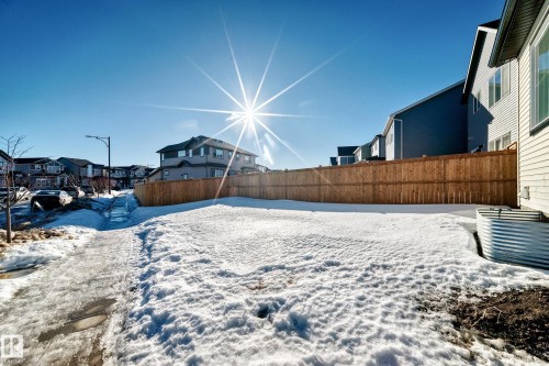 View of yard featuring a residential view - 3569 Erlanger Link, Edmonton, AB - Outdoor