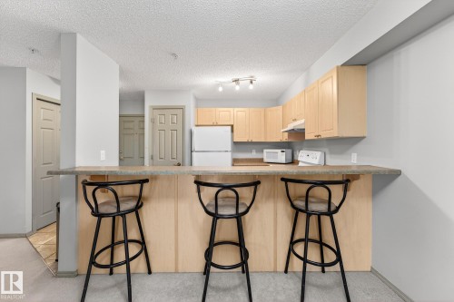 108 10403 98 Avenue, Edmonton, AB - Indoor Photo Showing Kitchen