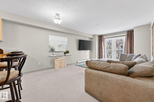 108 10403 98 Avenue, Edmonton, AB - Indoor Photo Showing Living Room