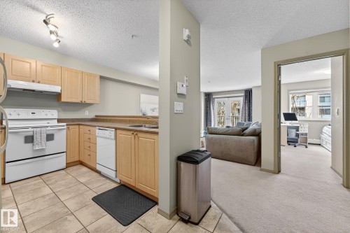 108 10403 98 Avenue, Edmonton, AB - Indoor Photo Showing Kitchen