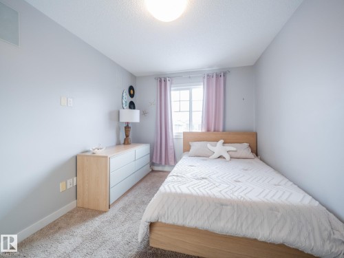 4211 Charles Close, Edmonton, AB - Indoor Photo Showing Bedroom