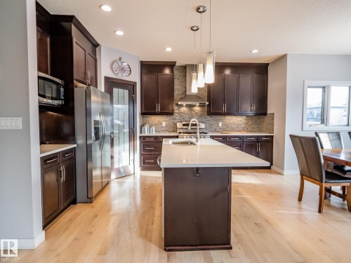4211 Charles Close, Edmonton, AB - Indoor Photo Showing Kitchen With Upgraded Kitchen