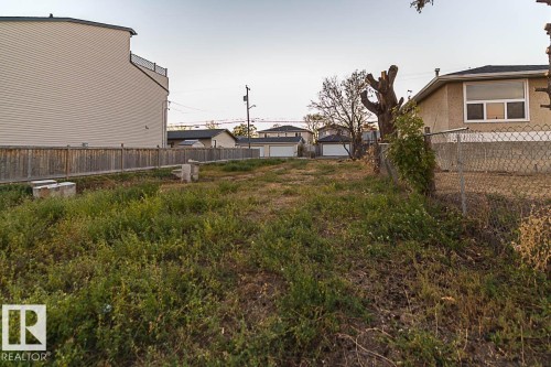 View of yard - 11640 80 Street, Edmonton, AB 