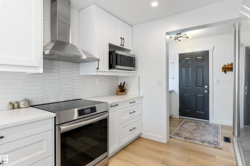 15 Nadine Way, St. Albert, AB - Indoor Photo Showing Kitchen With Upgraded Kitchen