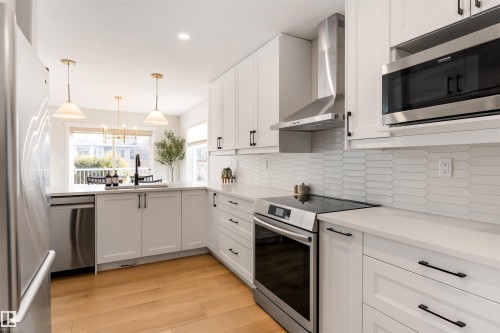 15 Nadine Way, St. Albert, AB - Indoor Photo Showing Kitchen With Upgraded Kitchen