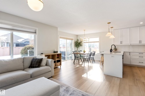 15 Nadine Way, St. Albert, AB - Indoor Photo Showing Living Room