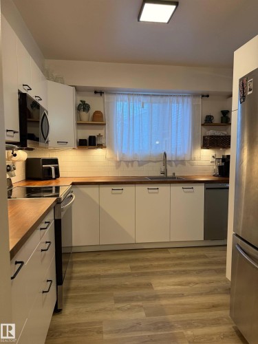 33 4403 Riverbend Road  Edmonton, AB T6H 5S9