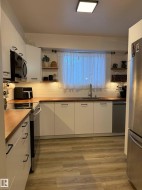 33 4403 Riverbend Road  Edmonton, AB T6H 5S9