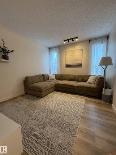 33 4403 Riverbend Road, Edmonton, AB - Indoor Photo Showing Living Room