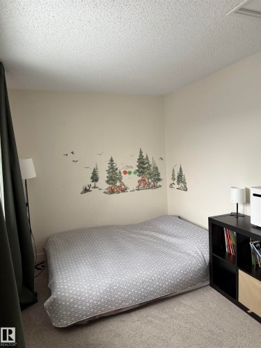 33 4403 Riverbend Road, Edmonton, AB - Indoor Photo Showing Bedroom