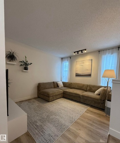 33 4403 Riverbend Road, Edmonton, AB - Indoor Photo Showing Living Room