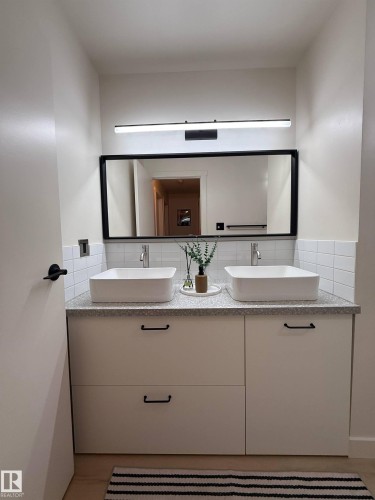 33 4403 Riverbend Road, Edmonton, AB - Indoor Photo Showing Bathroom