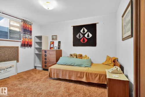 9937 82 Street, Edmonton, AB - Indoor Photo Showing Bedroom