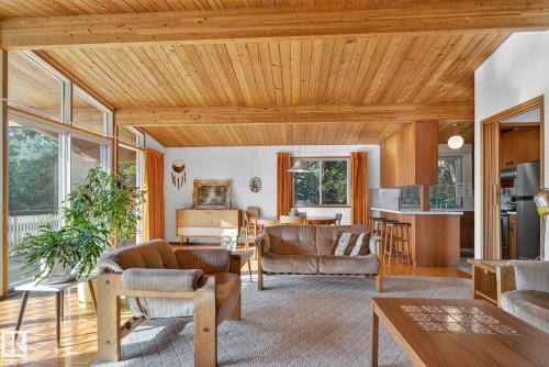 9937 82 Street, Edmonton, AB - Indoor Photo Showing Living Room