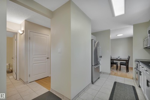 17062 100 Street, Edmonton, AB - Indoor Photo Showing Kitchen