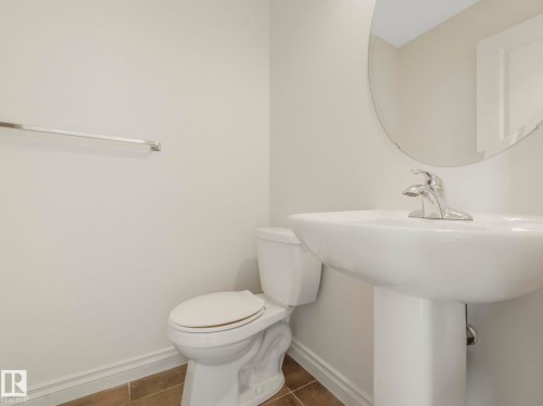 3003 16 Avenue, Edmonton, AB - Indoor Photo Showing Bathroom