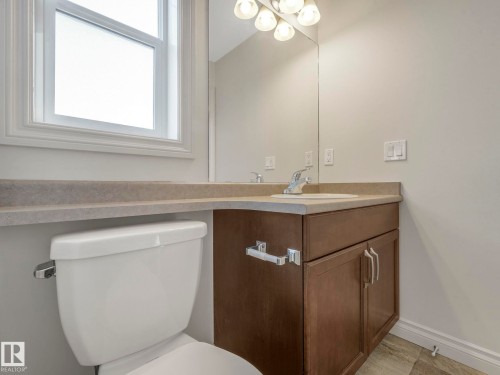 3003 16 Avenue, Edmonton, AB - Indoor Photo Showing Bathroom