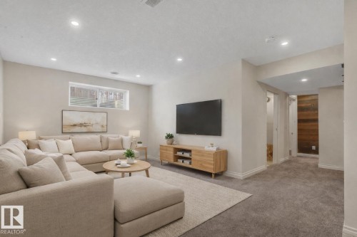 3003 16 Avenue, Edmonton, AB - Indoor Photo Showing Living Room