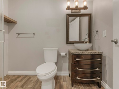 3003 16 Avenue, Edmonton, AB - Indoor Photo Showing Bathroom