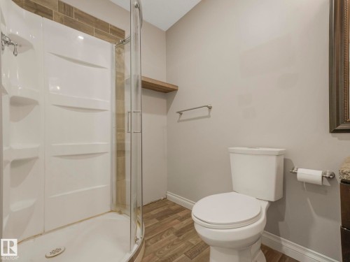 3003 16 Avenue, Edmonton, AB - Indoor Photo Showing Bathroom