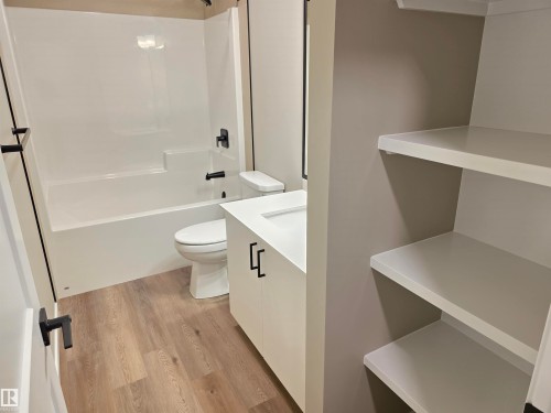 11 Sereno Lane, Fort Saskatchewan, AB - Indoor Photo Showing Bathroom