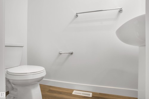 3741 Erlanger Drive, Edmonton, AB - Indoor Photo Showing Bathroom