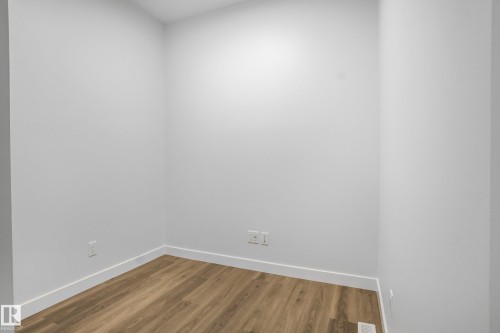 3741 Erlanger Drive, Edmonton, AB - Indoor Photo Showing Other Room