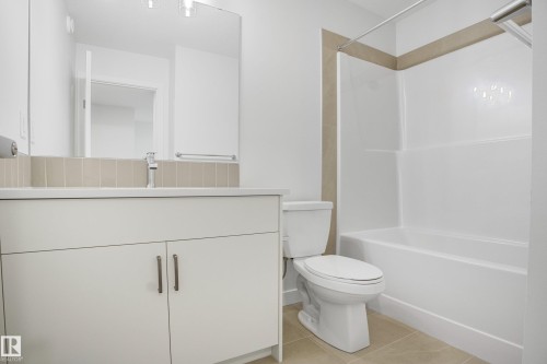 3741 Erlanger Drive, Edmonton, AB - Indoor Photo Showing Bathroom
